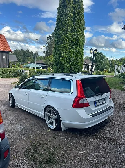 Volvo V70 2011 photo 2