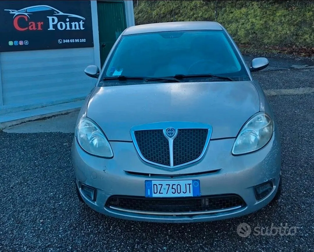 Lancia Ypsilon