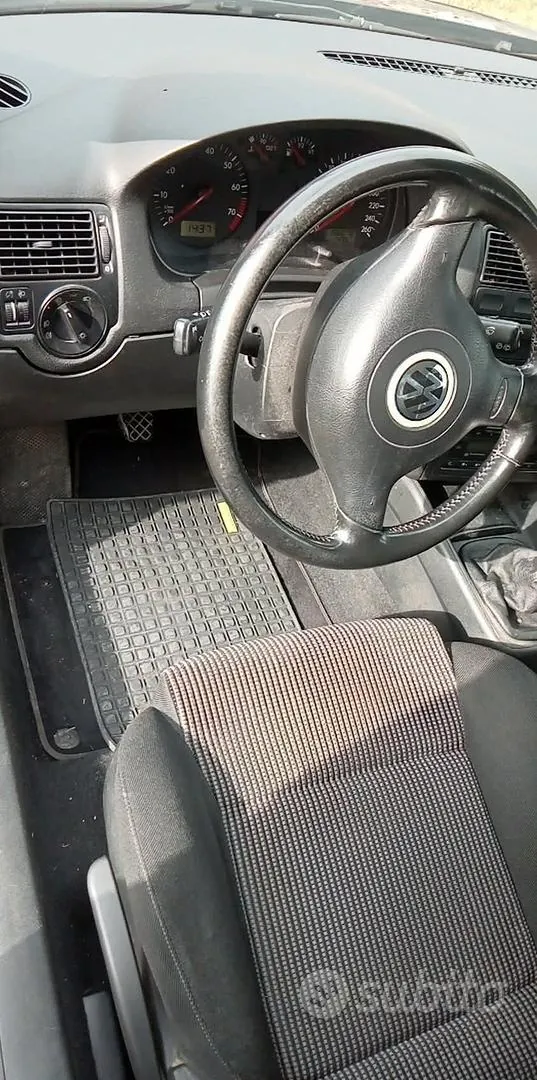 Volkswagen Golf 2002 photo 3