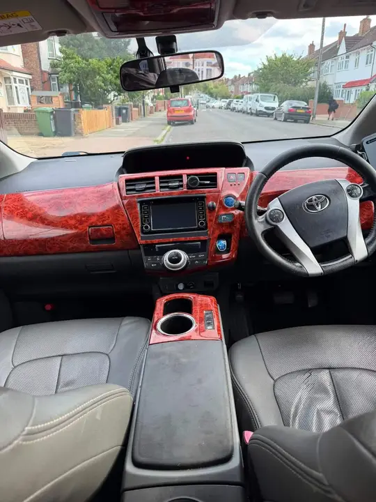 Toyota Prius 2013 photo 2
