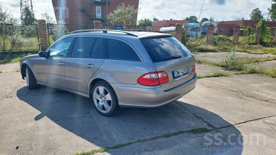 Mercedes-Benz E220 2005 photo 3