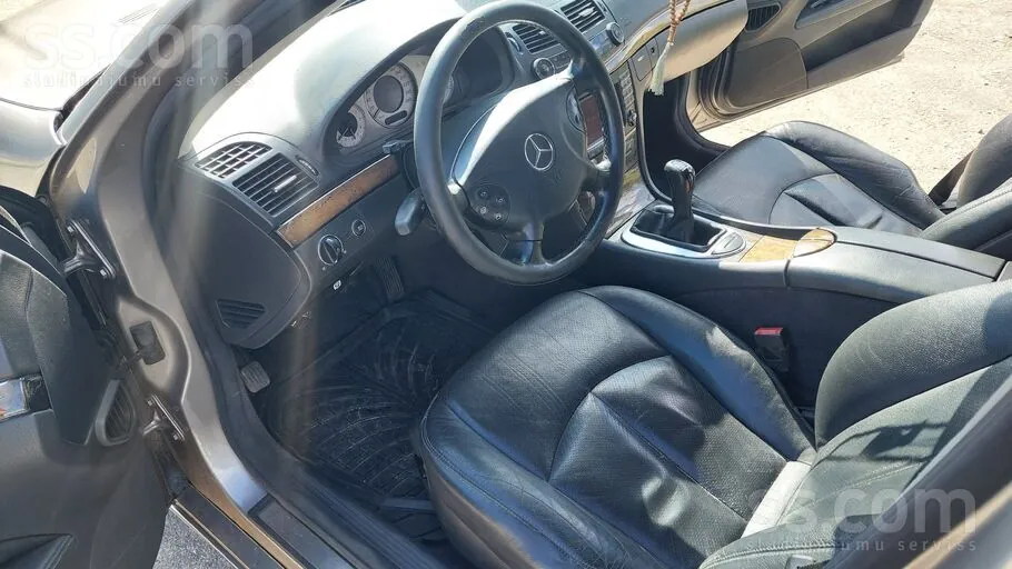 Mercedes-Benz E220 2005 photo 4