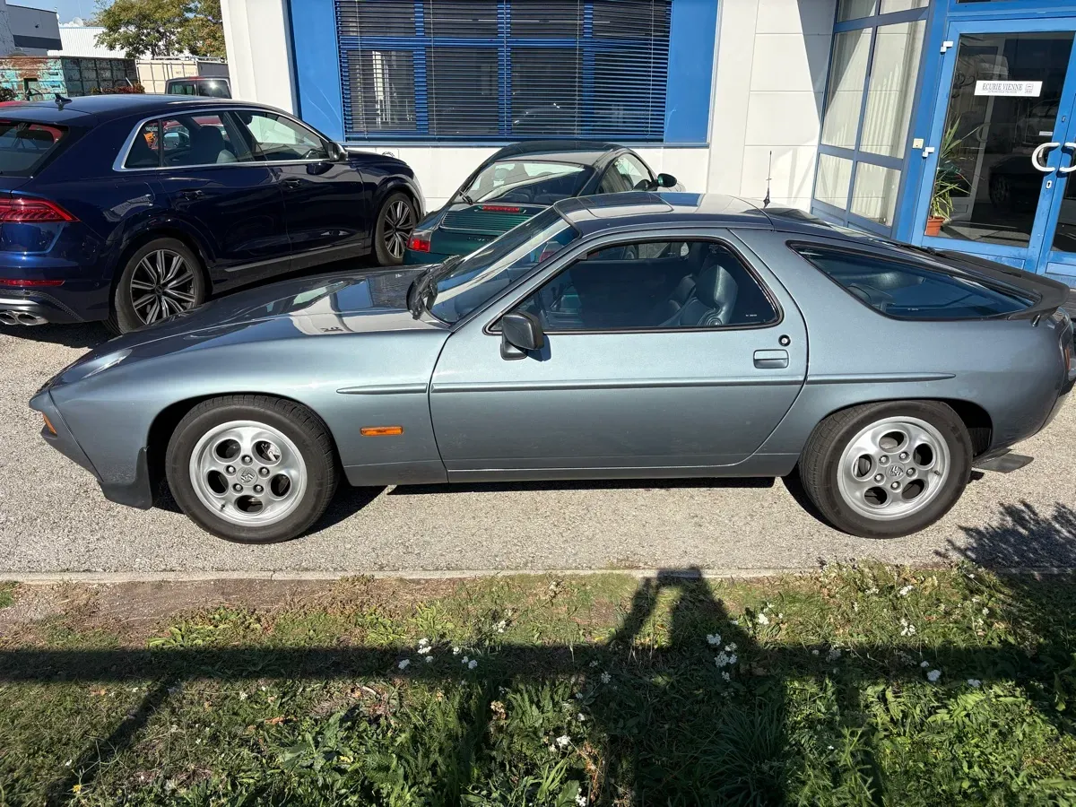 Porsche 928 1983 photo 3