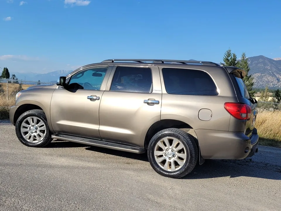 Toyota Sequoia 2010 photo 4
