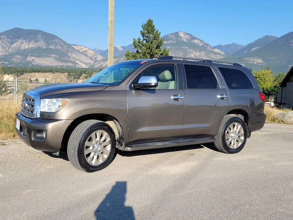 Toyota Sequoia 2010 photo 3