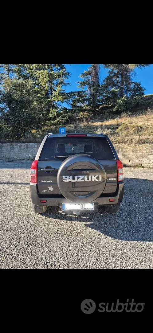 Suzuki Grand Vitara 2012 photo 2