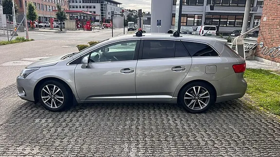 Toyota Avensis 2013 photo 4
