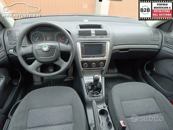 Skoda Octavia 2011 photo 2