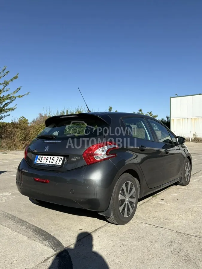 Peugeot 208 2012 photo 4