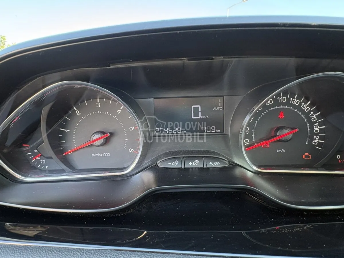 Peugeot 208 2012 photo 2