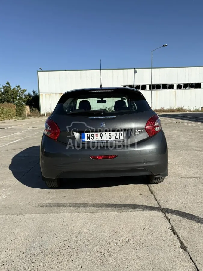 Peugeot 208 2012 photo 3
