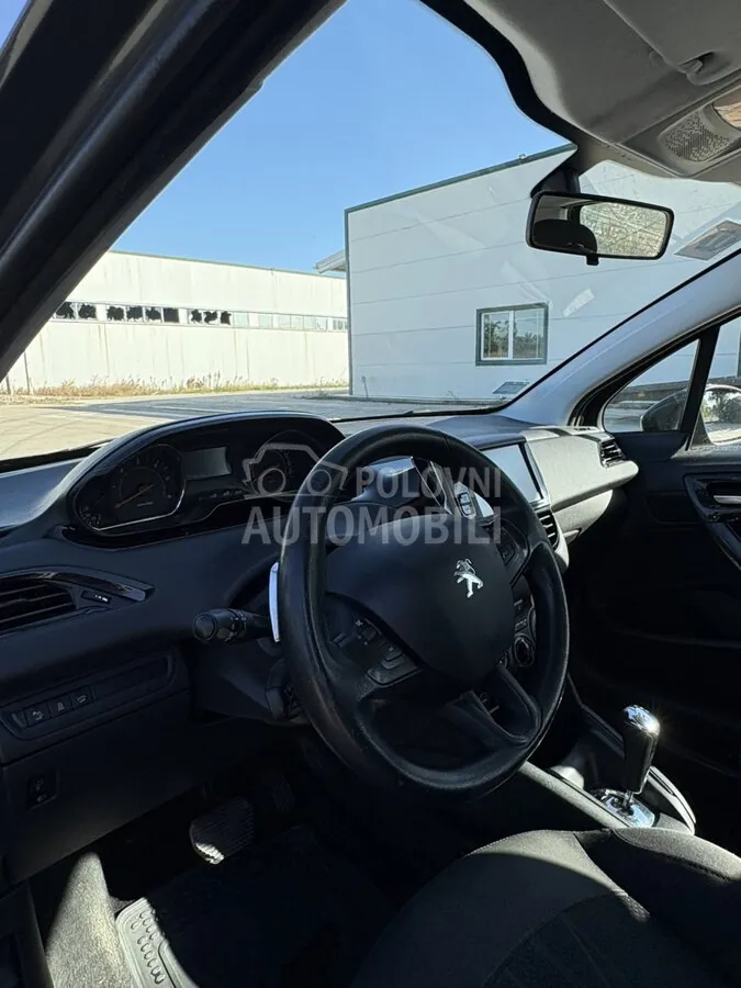 Peugeot 208 2012 photo 5
