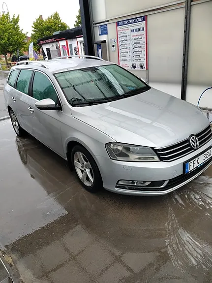 Volkswagen Passat 2011 photo 2