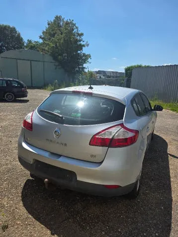 Renault Mégane 2011 photo 2