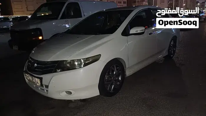 Honda City 2010 photo 2