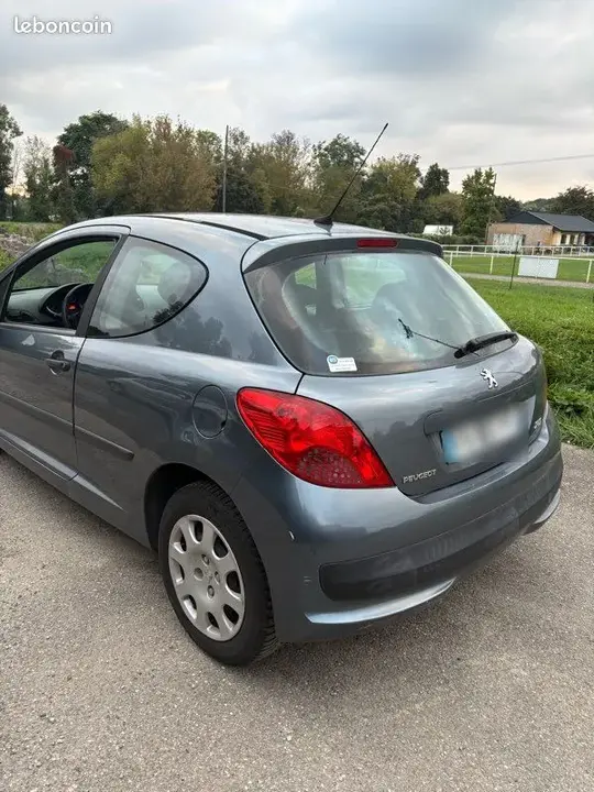 Peugeot 207 2007 photo 2