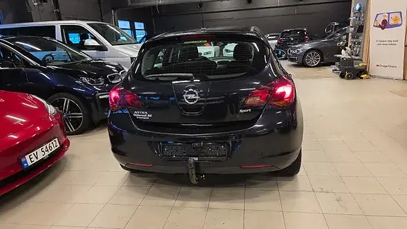 Opel Astra 2010 photo 5