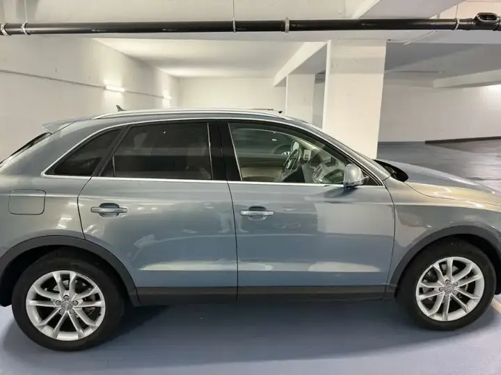 Audi Q3 2012 photo 2