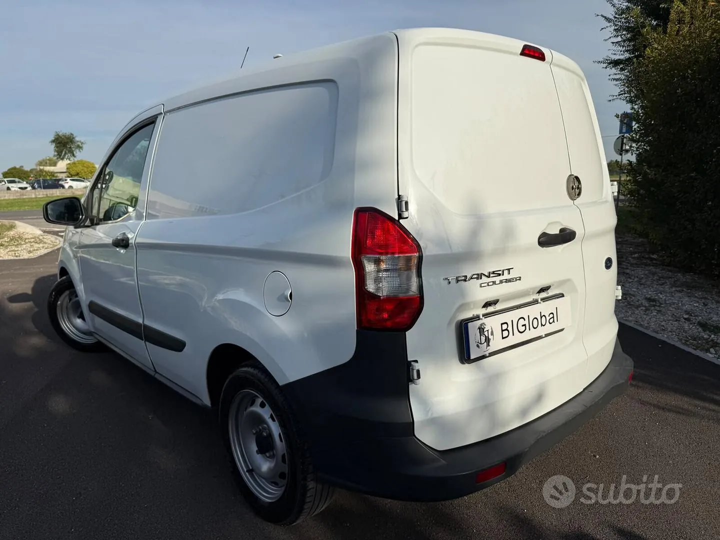 Ford Transit Courier 2019 photo 2