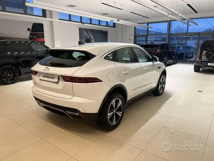 Jaguar E-Pace 2022 photo 2