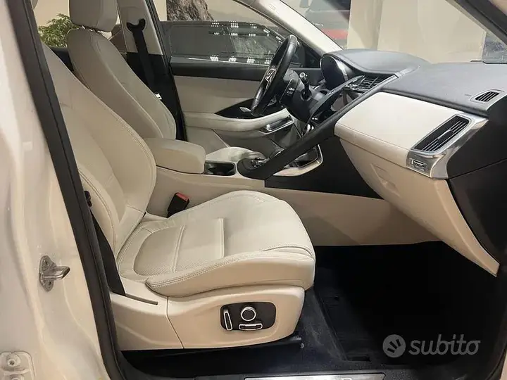Jaguar E-Pace 2022 photo 3