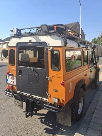 Land Rover Defender 110
