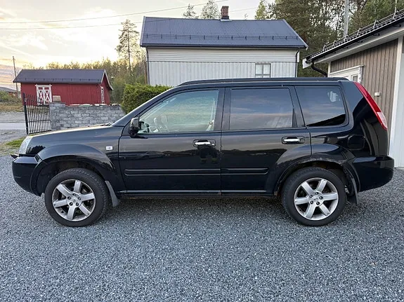 Nissan X-Trail 2005 photo 2