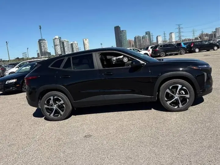 Chevrolet Trax 2024 photo 2