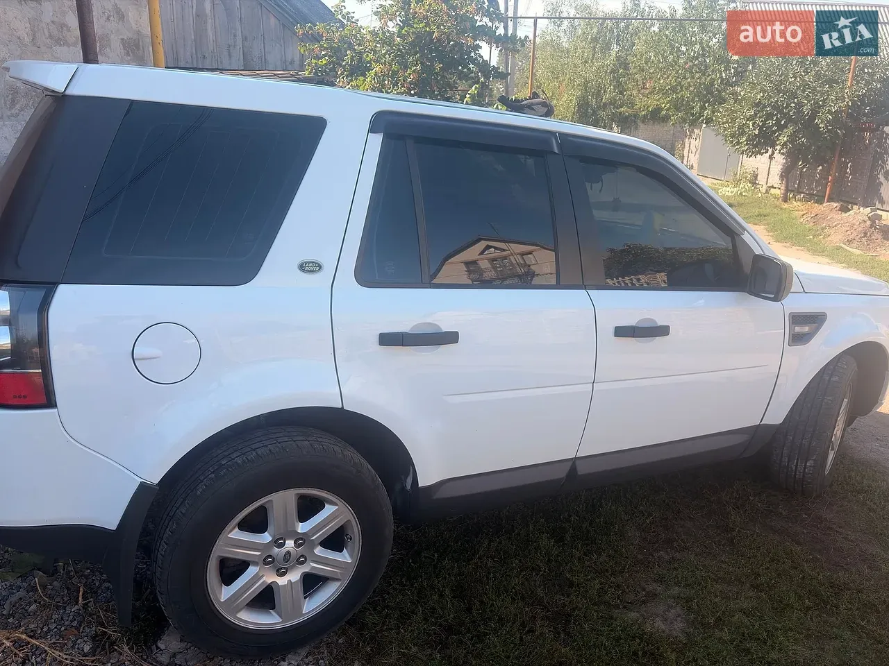 Land Rover Freelander 2012 photo 2