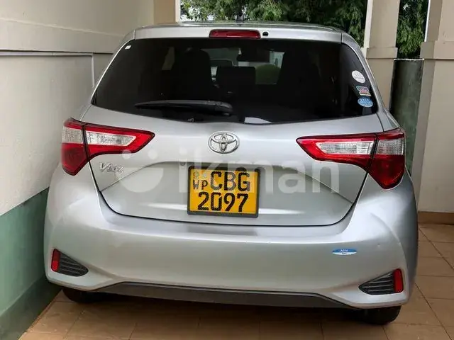 Toyota Vitz 2017 photo 2