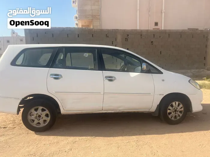Toyota Innova 2009 photo 4