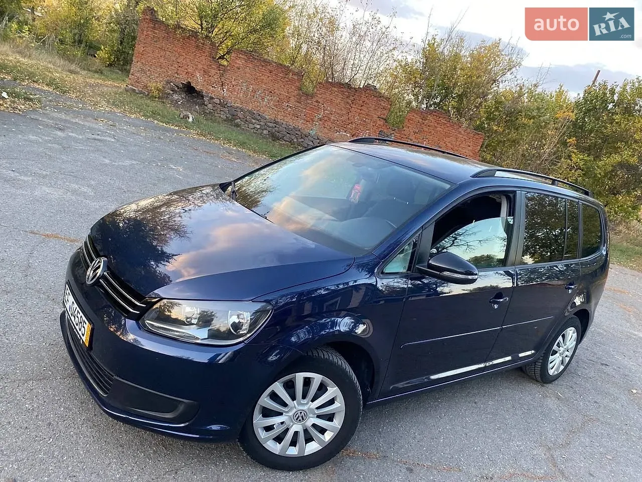 Volkswagen Touran 2011 photo 3