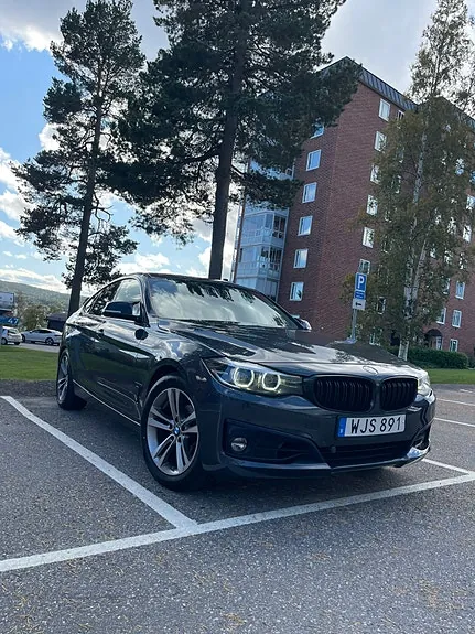 BMW 320I 2019 photo 2