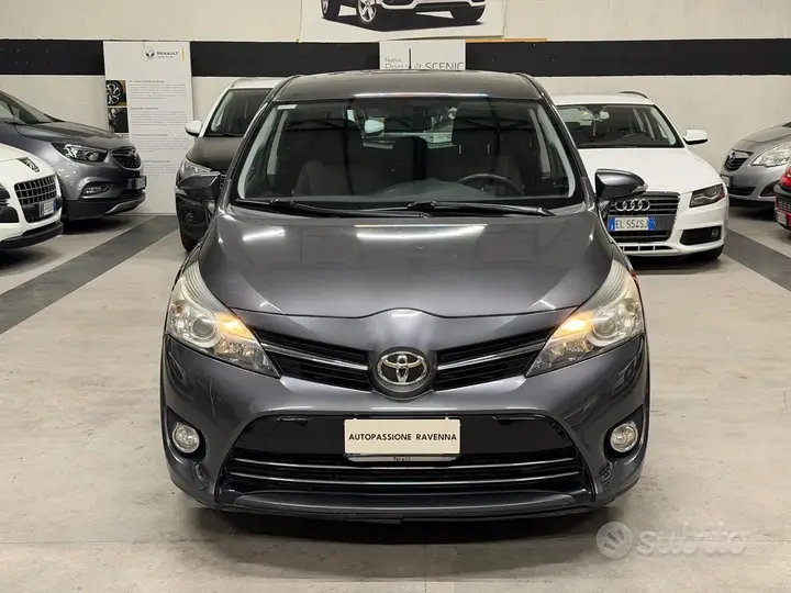 Toyota Verso 2015 photo 2