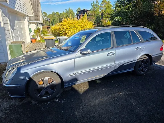 Mercedes-Benz E220 D 2004 photo 3