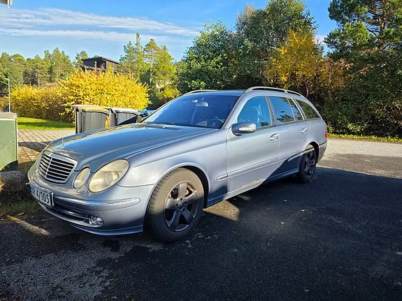 Mercedes-Benz E220 D 2004 photo 2