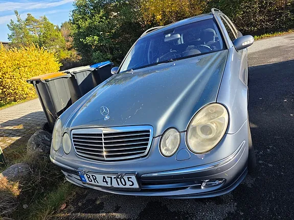 Mercedes-Benz E220 D 2004 photo 4