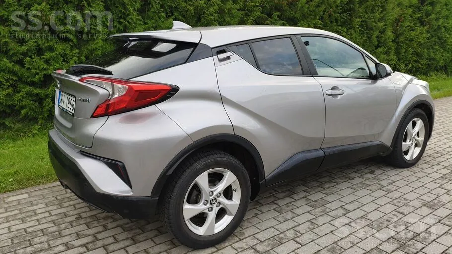 Toyota C-Hr 2018 photo 2