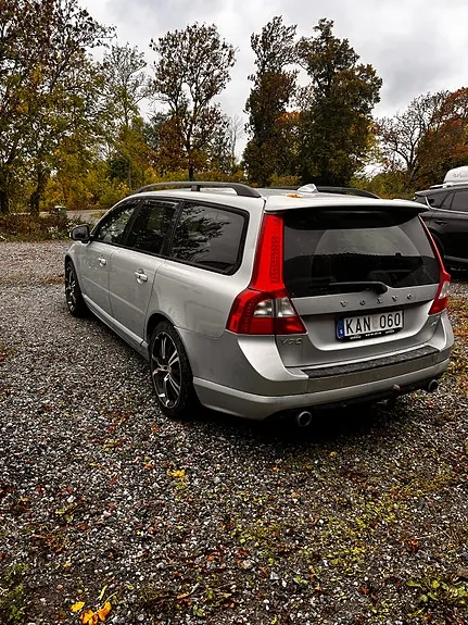 Volvo V70 2010 photo 2