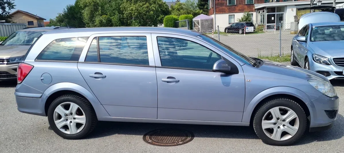 Opel Astra 2009 photo 3
