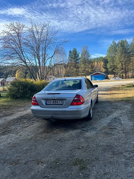 Mercedes-Benz E-Class 2005 photo 3
