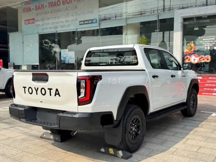 Toyota Hilux 2026 photo 2