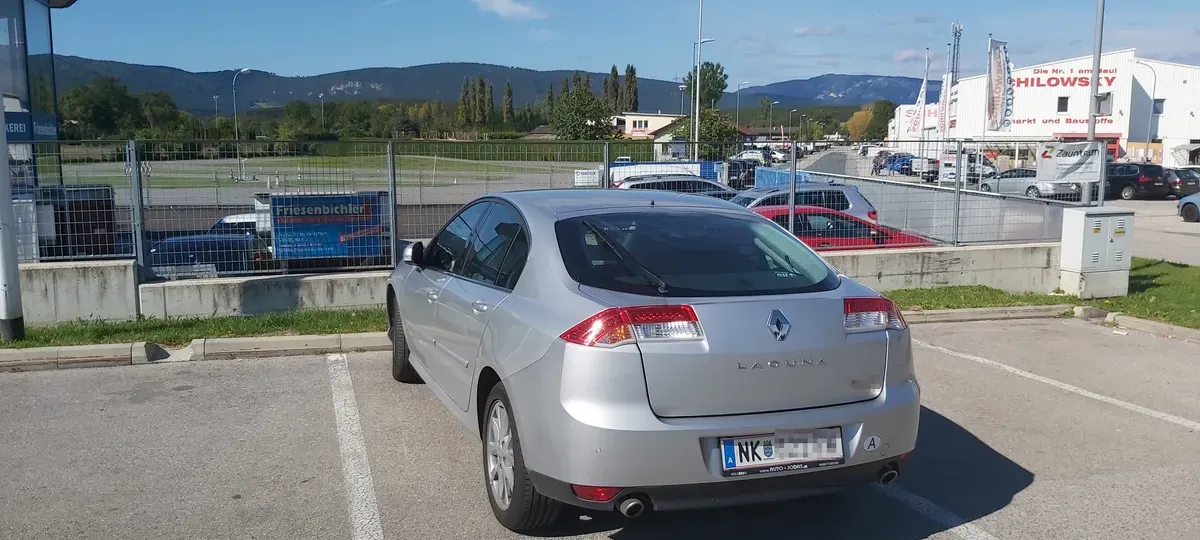 Renault Laguna 2009 photo 2