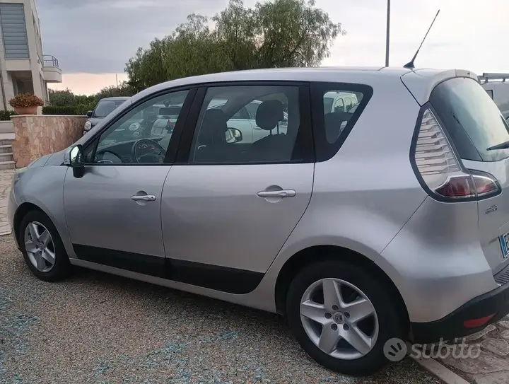 Renault Scenic 2012 photo 3