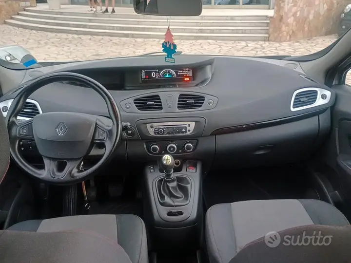 Renault Scenic 2012 photo 5