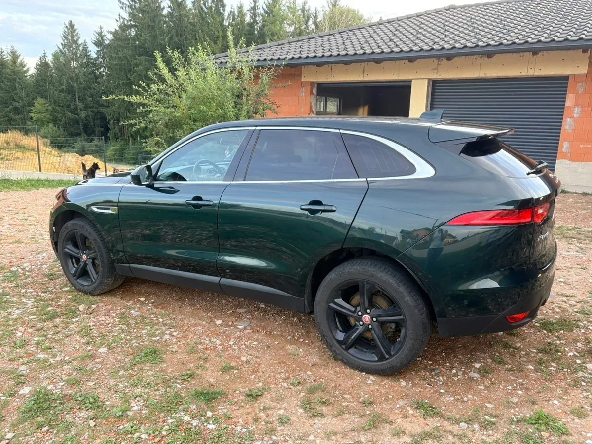 Jaguar F-Pace 2016 photo 2