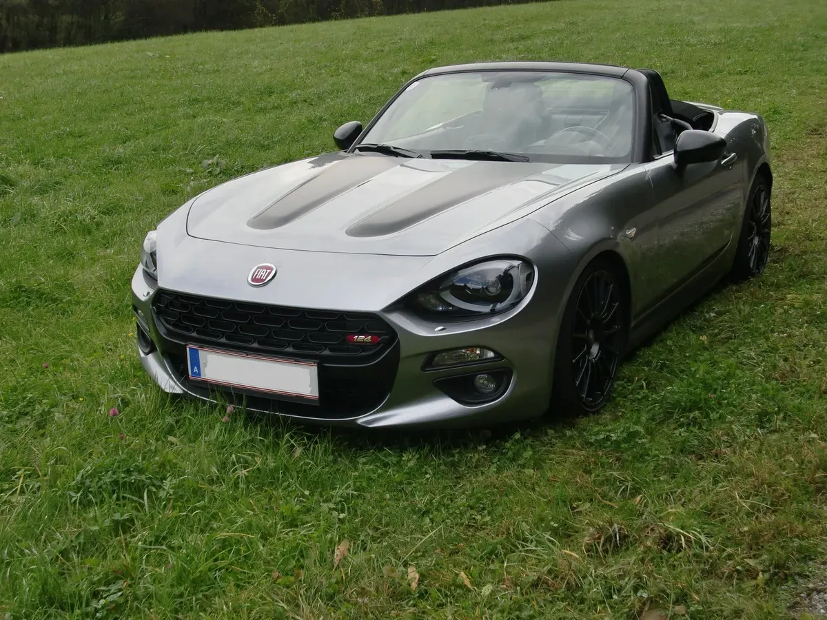 Fiat 124 Spider 2016 photo 2