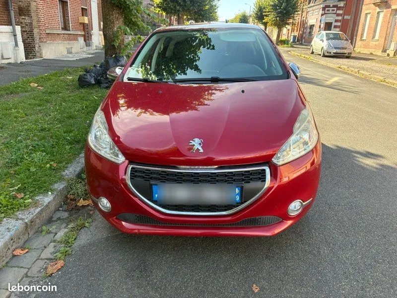 Peugeot 208 2014 photo 3