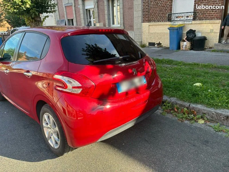 Peugeot 208 2014 photo 2