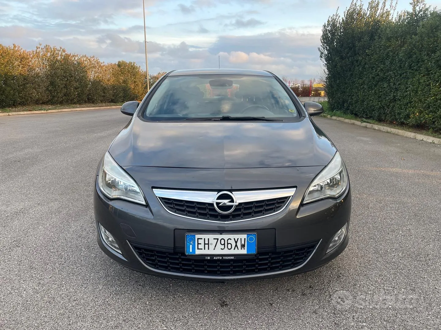 Opel Astra 2012 photo 2